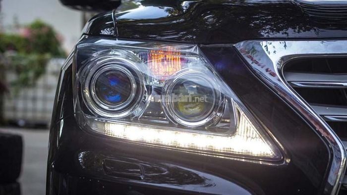 Hệ thống đèn chiếu sáng của Lexus LX 570