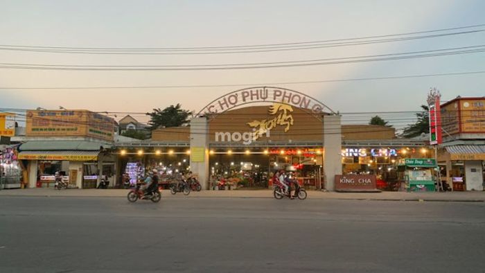 Hình minh họa: Chợ Phú Phong