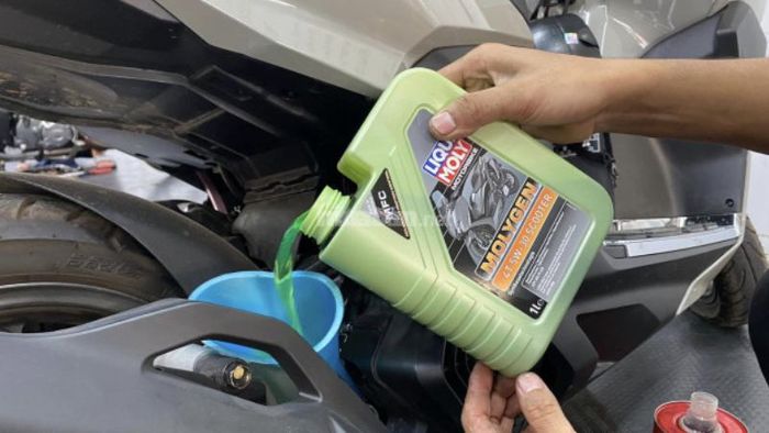 Tham khảo dầu nhớt Liqui Moly Molygen Scooter 10W40 - Nguồn: Internet