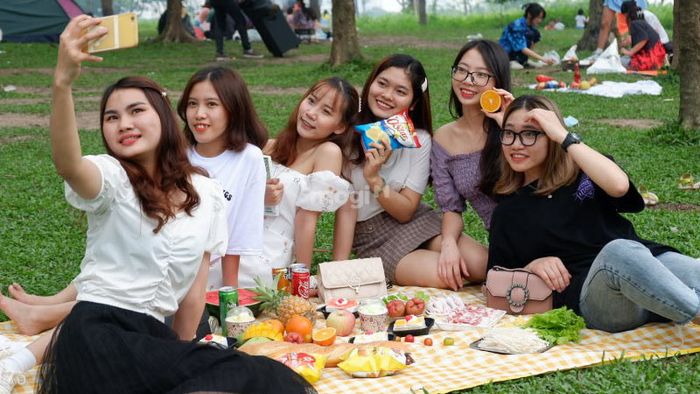 Dã ngoại và cắm trại là những hoạt động được yêu thích nhất tại công viên Yên Sở