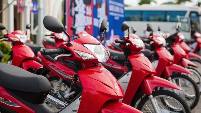 Giữ tay ga ổn định và thay đổi số hợp lý