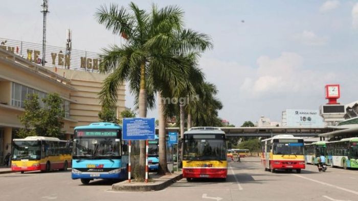 Có nhiều tuyến xe liên tỉnh hoạt động tại bến xe Yên Nghĩa – Nguồn ảnh: Sưu tầm