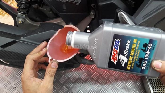 Dầu nhớt Amsoil Scooter 10W40 – Một lựa chọn chất lượng dành cho xe tay ga mà bạn có thể xem xét - Nguồn: Internet