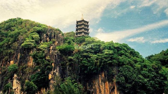 Khám phá một số khách sạn, nhà nghỉ, và resort uy tín gần chùa Linh Ứng Ngũ Hành Sơn - Nguồn: Internet