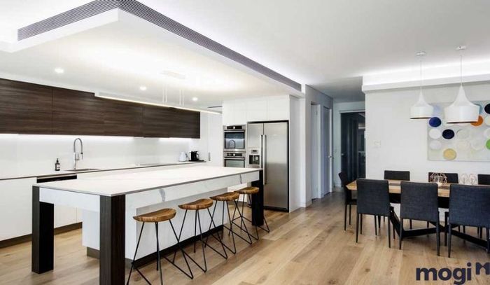Mẫu trần thạch cao phòng bếp kết hợp đèn LED