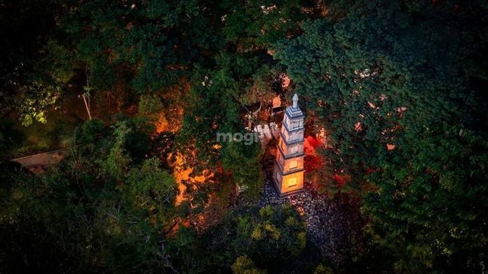 Tháp Bút và Đài Nghiên là những công trình văn hóa có ý nghĩa đặc biệt, thể hiện tinh thần học vấn của thủ đô Hà Nội.