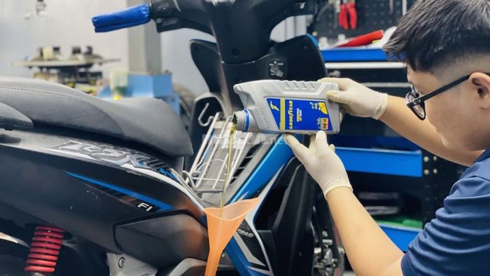 Top 6 loại dầu nhớt xe máy số được yêu thích nhất hiện nay