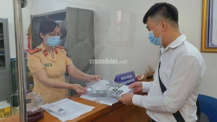 Khi hồ sơ được phê duyệt, bạn sẽ nhận giấy hẹn và chờ đến ngày để nhận giấy đăng ký xe.