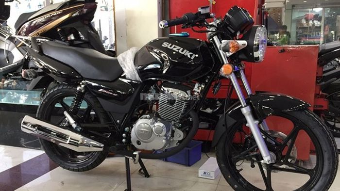 Suzuki EN125CC mang thiết kế naked-bike pha lẫn các chi tiết hoài cổ độc đáo