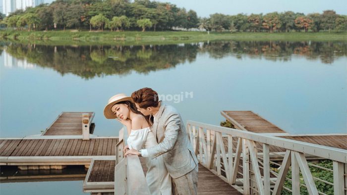 Chụp ảnh cưới tại công viên Yên Sở sẽ mang đến cho bạn bộ ảnh tuyệt đẹp và ấn tượng