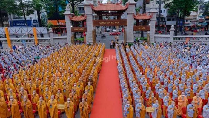 Vào các dịp lễ lớn, chùa thường tổ chức những nghi lễ và hoạt động phong phú, mang đậm bản sắc văn hóa Phật giáo – Nguồn: Internet