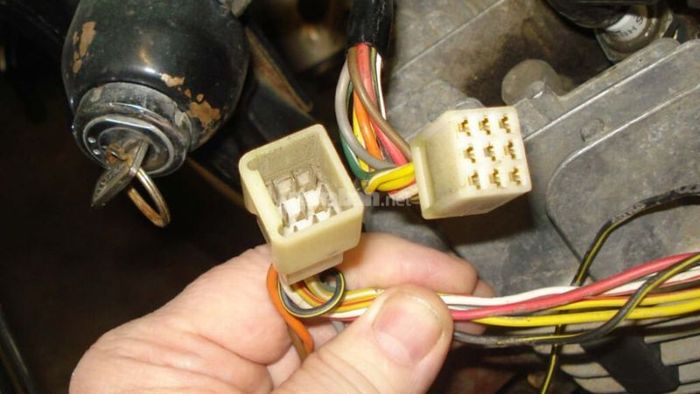 Xe máy không lên điện do cầu chì bị đứt