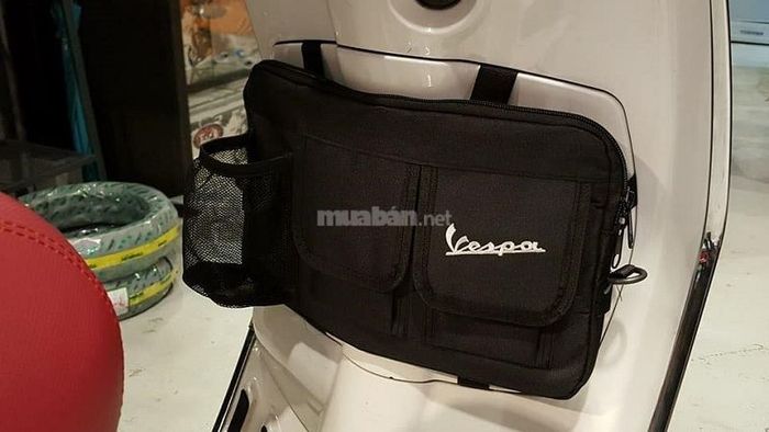 Cách mở cốp trước xe Vespa một cách đơn giản