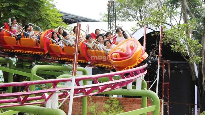 Trải nghiệm tàu lượn siêu tốc thú vị