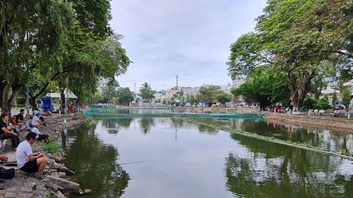 Đáp ứng đam mê câu cá với các hồ câu cá đa dạng tại công viên Lê Thị Riêng