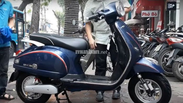 Rửa sạch lại xe với nước sạch