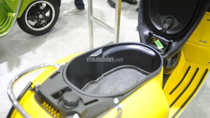 Hướng dẫn mở cốp sau xe Vespa