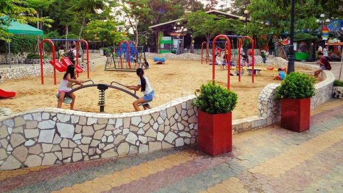 Khu trò chơi miễn phí tại công viên Thỏ Trắng