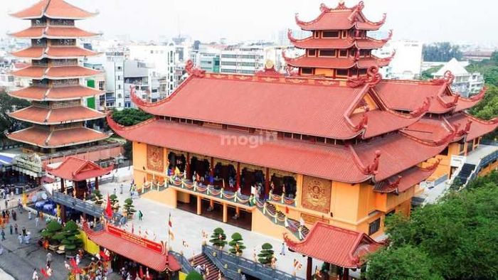Khám phá tổng thể kiến trúc của chùa Việt Nam Quốc Tự – Nguồn: Internet