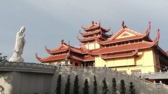 Khám phá lối kiến trúc Phật giáo Bắc tông tại chùa Việt Nam Quốc Tự - Nguồn: Internet