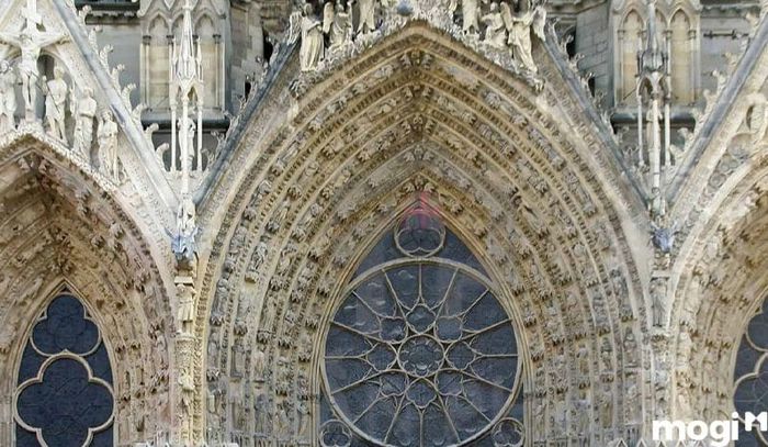 Đặc điểm của kiến trúc Gothic