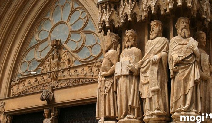 Đặc điểm của kiến trúc Gothic