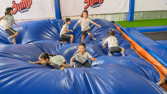 Trải nghiệm túi khí khổng lồ đầy vui nhộn tại Jump Arena