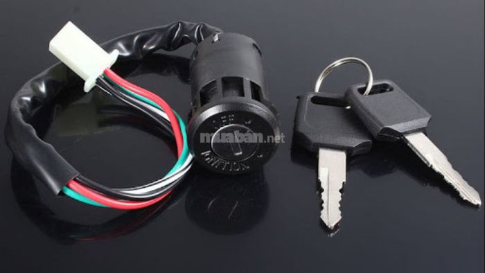 Hỏng ổ khóa có thể là nguyên nhân khiến xe máy không lên điện