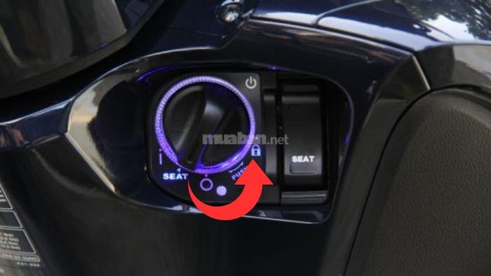 Khóa xe Air Blade có thể khóa cổ xe nhanh chóng và an toàn