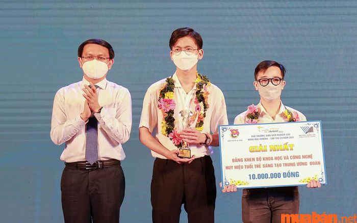 Liệt kê các giải thưởng đã đạt được để tạo dấu ấn mạnh mẽ với nhà tuyển dụng