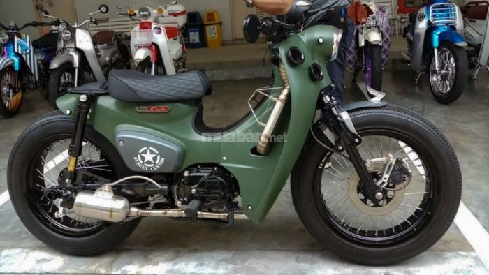 Mẫu xe Cub 50 độ với phong cách Street Club, cá tính mạnh mẽ.