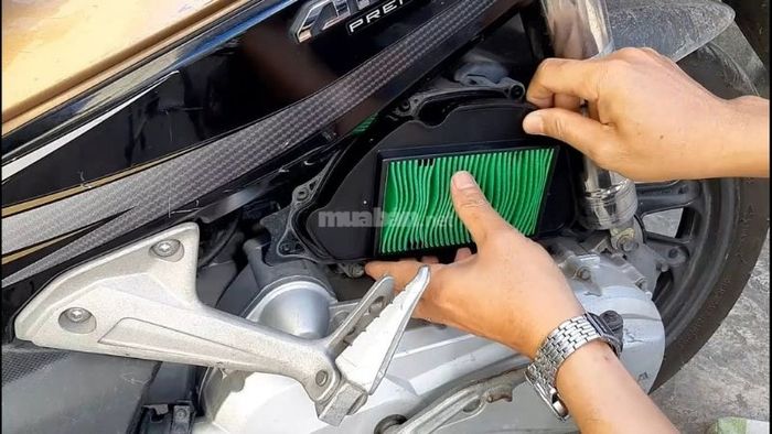 Có nên tự vệ sinh lọc gió khi bị bám bụi không?
