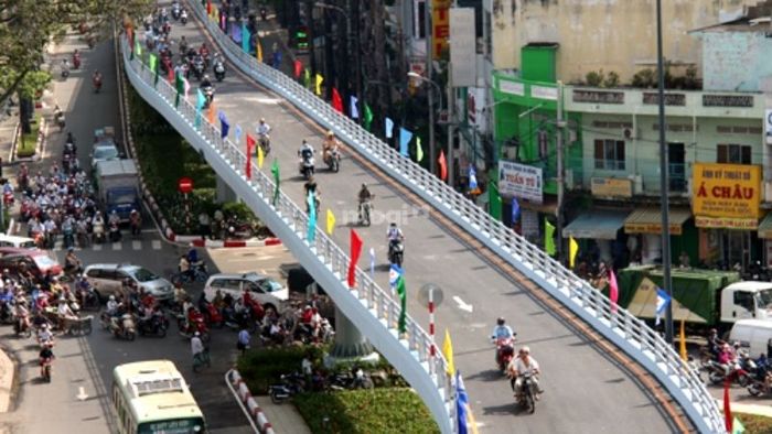 Tình hình giao thông tại khu vực bùng binh Cây Gõ