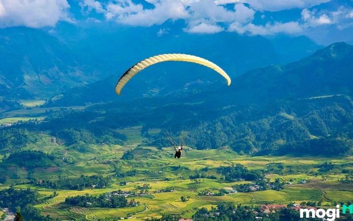 Trải nghiệm bay dù lượn trên đỉnh núi Langbiang