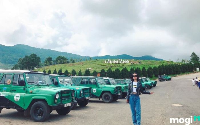 Chinh phục đỉnh Langbiang bằng xe Jeep