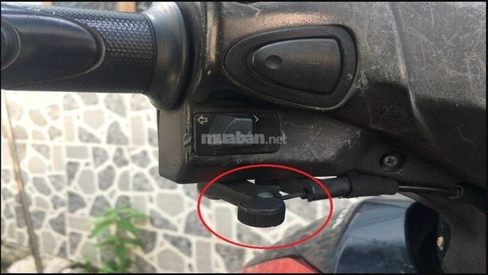 Cần gạt gió xe máy là gì? Tìm hiểu về bộ phận quan trọng này