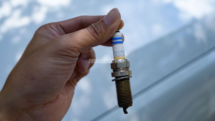 Hướng dẫn tháo bugi xe máy một cách đơn giản.