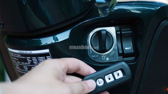 Hướng dẫn mở khóa cổ xe SH 150i