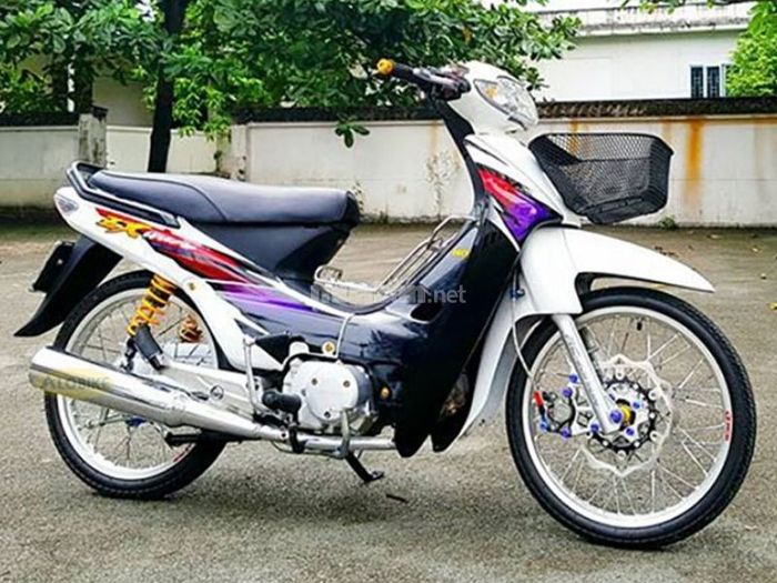 Xe Wave 50cc độ màu trắng, tem thiết kế ấn tượng