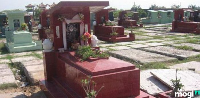Mẫu mộ xây bằng gạch đơn giản nhưng vẫn đẹp và tinh tế