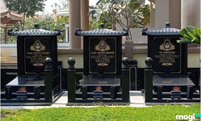 Mẫu mộ xây gạch đơn giản nhưng đẹp mắt và phù hợp với nhiều phong cách