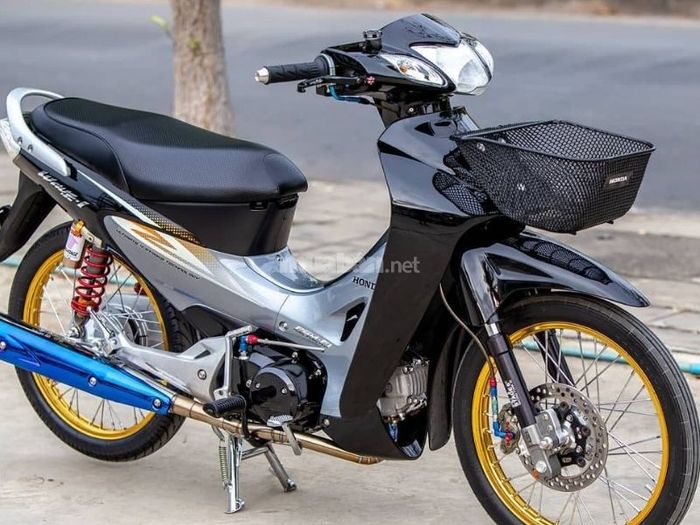 Xe Wave 50cc độ màu đen đơn giản, cuốn hút mọi ánh nhìn