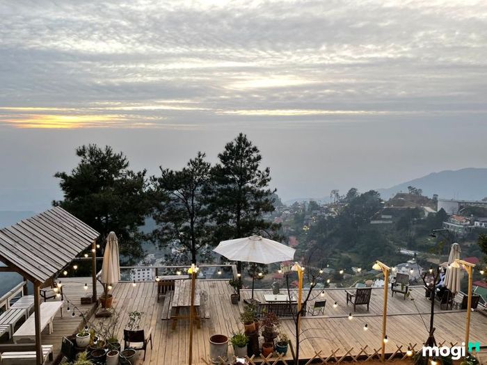 Tiệm cà phê Cỏ Lạ