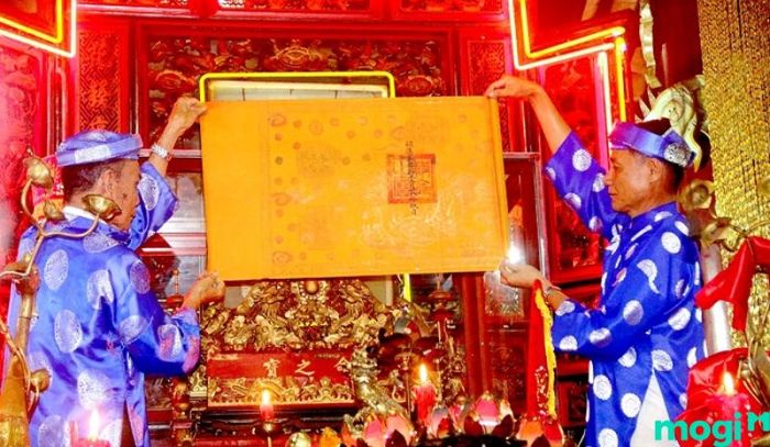 Khi đến tham dự lễ hội, du khách sẽ được chiêm ngưỡng các nghi thức cúng tế đặc trưng của người Nam Bộ.
