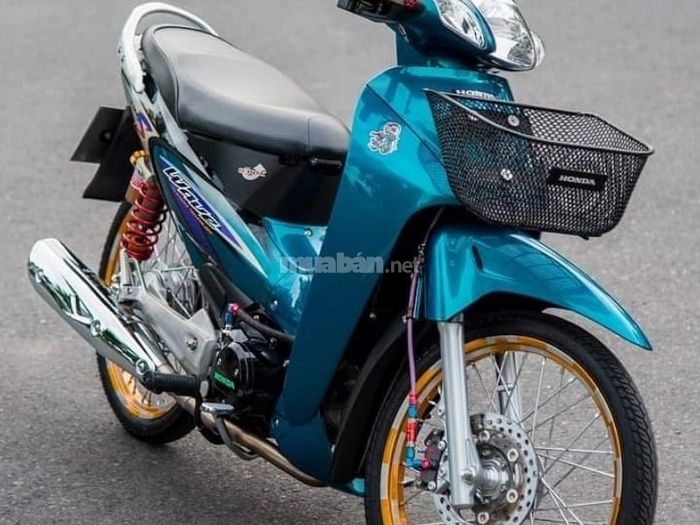 Xe Wave 50cc độ màu xanh, kiểu dáng đơn giản nhưng nổi bật