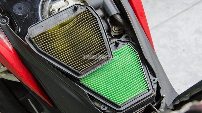 Xe Air Blade không khởi động được do bộ lọc gió bị bám bụi