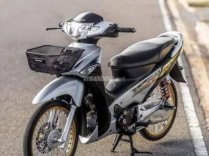 Xe Wave 50cc độ màu xám đen, đơn giản nhưng ấn tượng