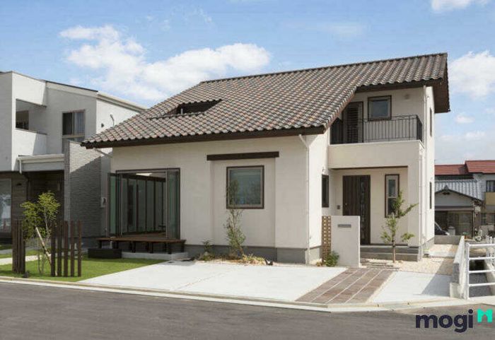 Nhà cấp 4 kiểu vườn sang trọng, kết hợp hài hòa giữa không gian sống hiện đại và thiên nhiên xung quanh.