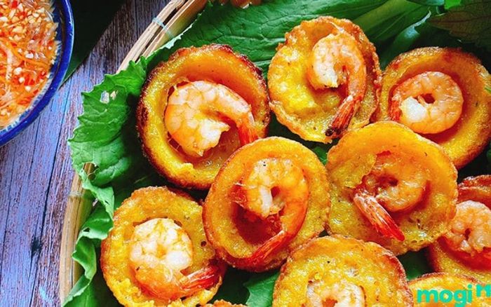 Địa điểm du lịch Đồng Tháp – Khám phá món bánh khọt miền Tây, một đặc sản không thể bỏ qua khi đến Cao Lãnh.