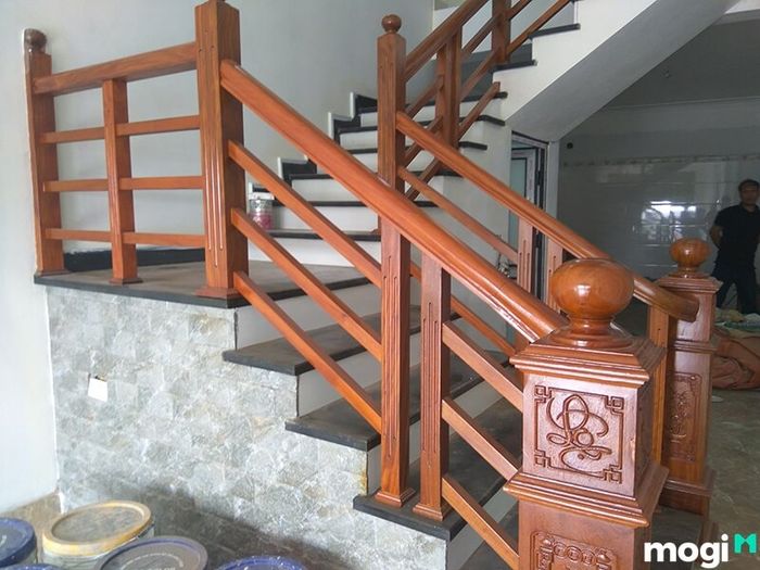 Cầu thang gỗ vuông còn có tên gọi là cầu thang gỗ hình trụ.